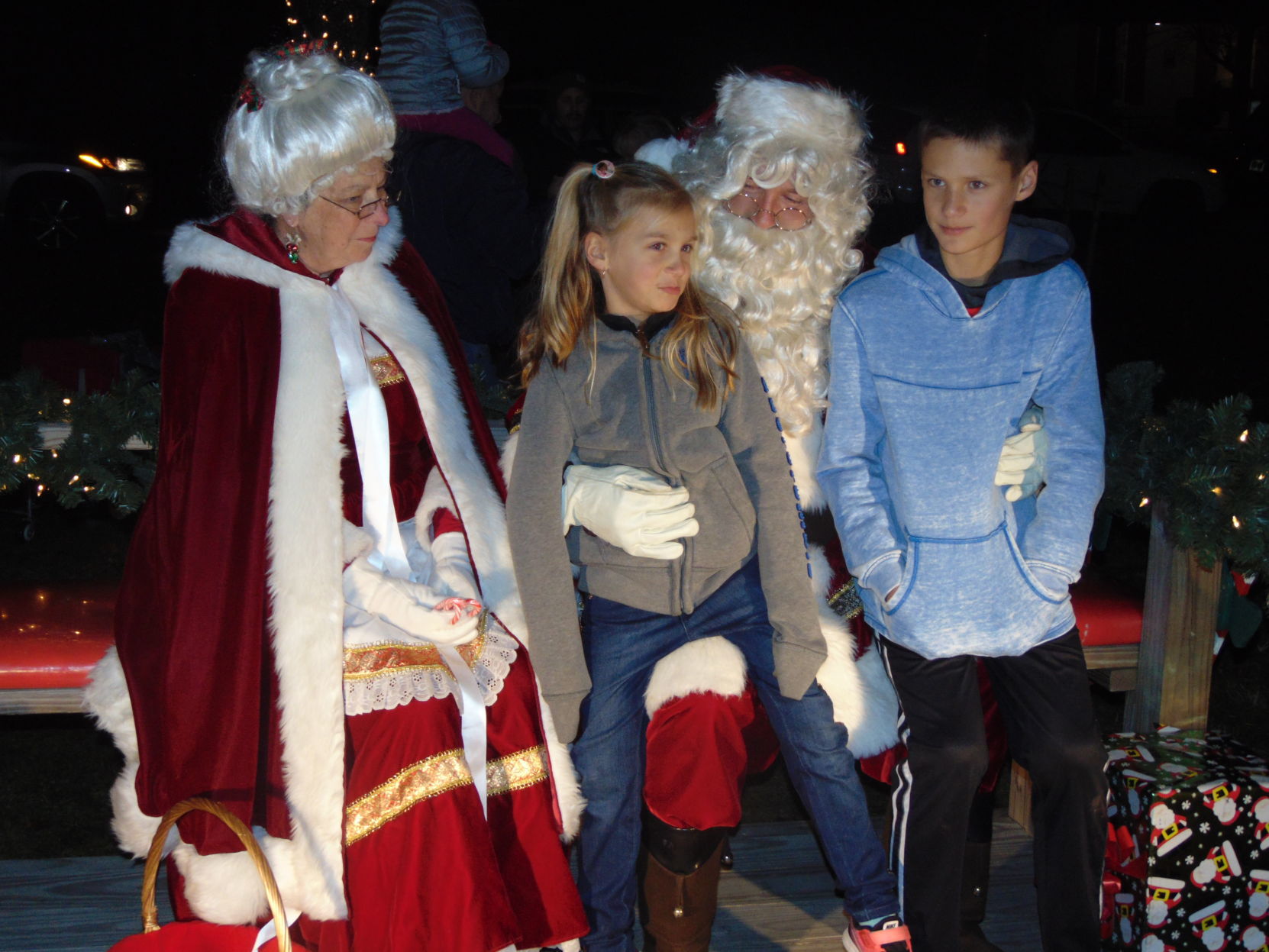 HAM tree lighting 143a 1205-1.JPG
